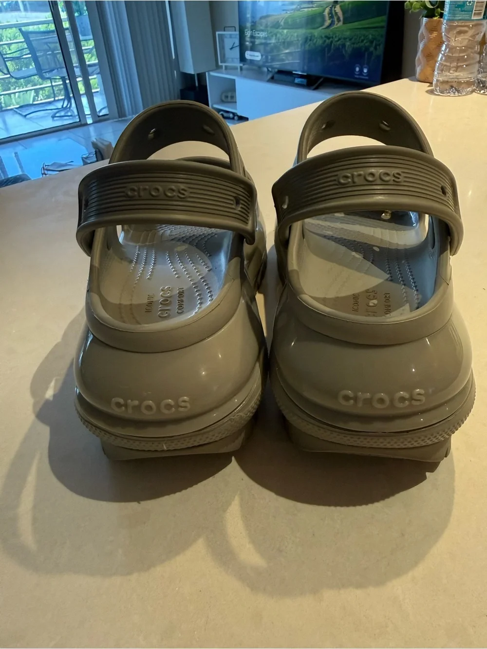 NWOT Crocs Classic Crush Sandal Platform Taupe Mushroom Size Women’s 6 / Men’s 4